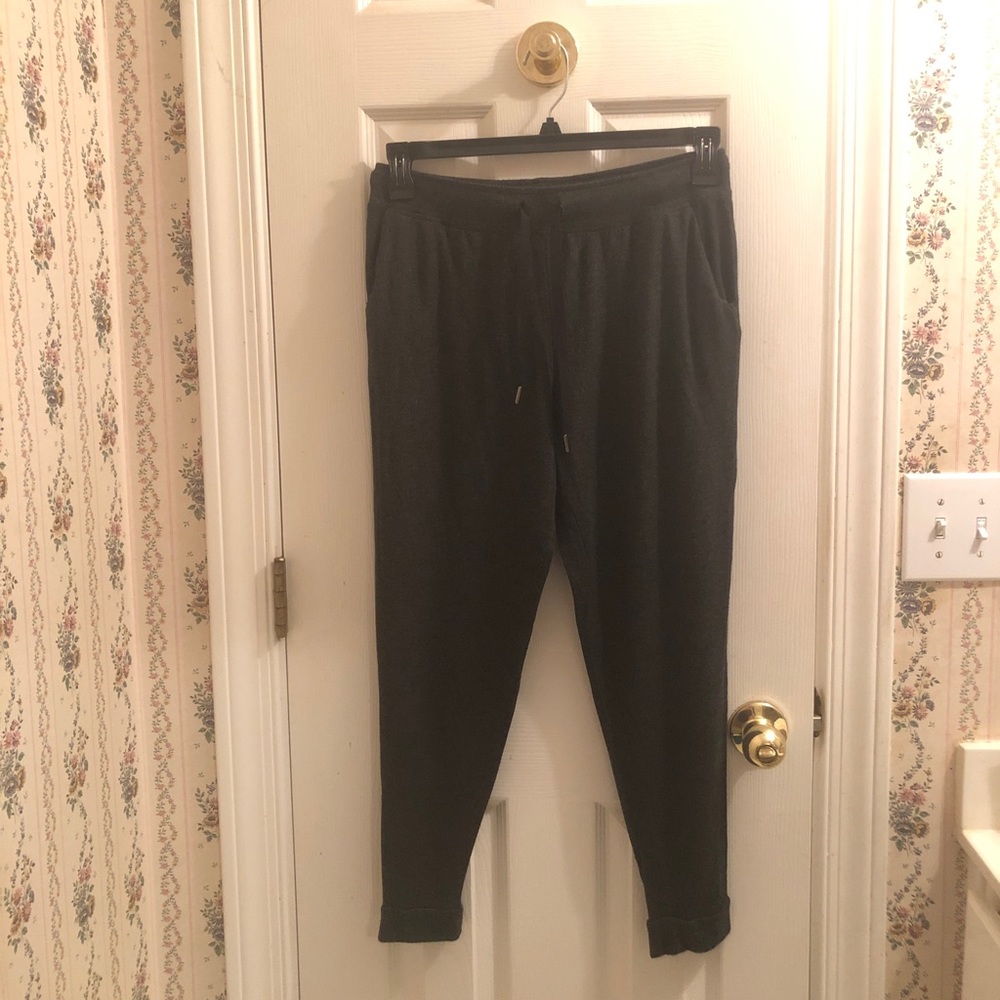 Scorpio Sol Charcoal Grey Elastic Workout Leggings